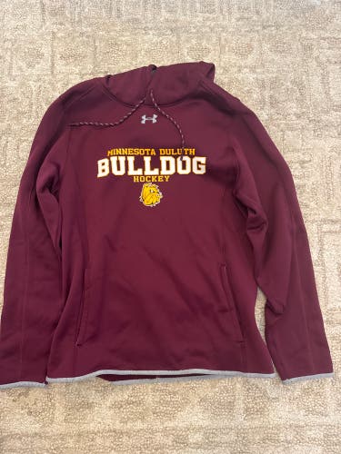 Minnesota Duluth Bulldogs Adult Unisex Small Under Armour Sweatshirt (Used)