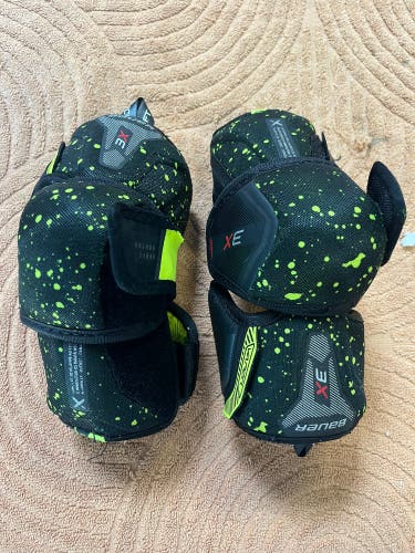 Junior Medium Bauer Vapor 3X Elbow Pads (Used)