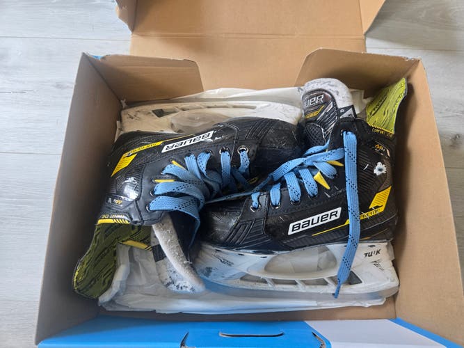 Bauer Supreme M4 Hockey Skates Regular Width Size 3.5 (Used)