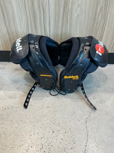 Large Youth Riddell Blaze Shoulder Pads (Used)
