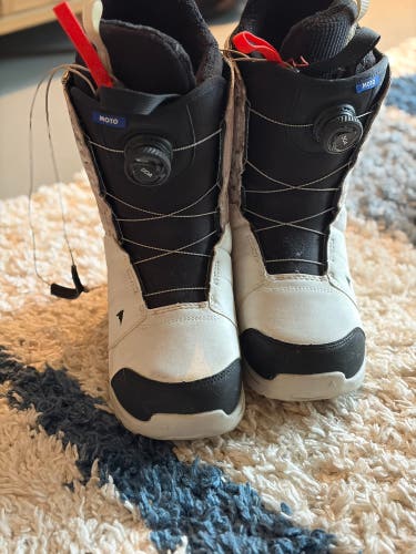 Men's Size M 9.5 (W 10.5) Burton MOTO BOA Snowboard Boots (Used)