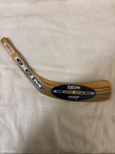 New w/Tags CCM Heat 952 SR RH Hockey Stick Replacement Blade M. Recchi