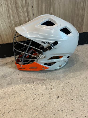 Youth Schutt Stallion 500 Helmet (Used)