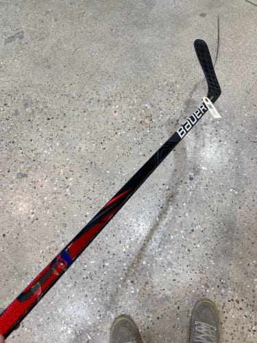Youth Bauer Vapor Flylite Hockey Stick Left Hand P92 Less Than 30 Flex (Used)