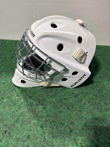 White Youth Bauer 930 Goalie Mask (Used) | 6 1/8"- 6 3/4"