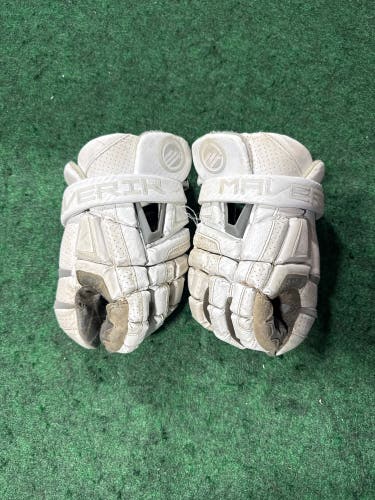 White 10" Maverik M6 Goalie Gloves (Used)