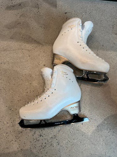White EDEA Chorus Figure Skates (250 - D)