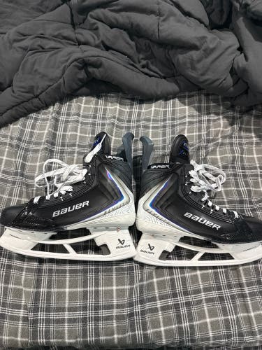 2023 Bauer Vapor Hyperlite 2 Hockey Skates Regular Width 8.5 (Used)