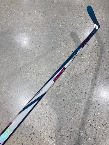 Senior Bauer Twitch Hockey Stick Left Hand P28 65 Flex (Used)