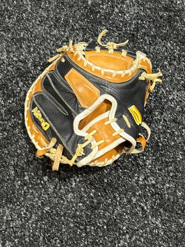 Wilson A2000 RH Catcher's Baseball Glove 33.5" (Used)