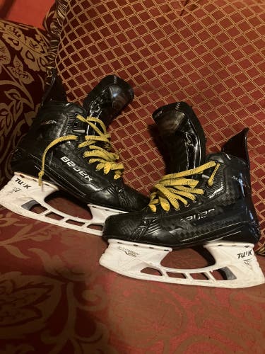 2022 Bauer Supreme Mach Hockey Skates Regular Width 7.5 (Used)