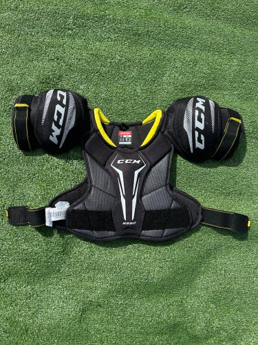 Senior Small CCM Tacks 9550 Shoulder Pads