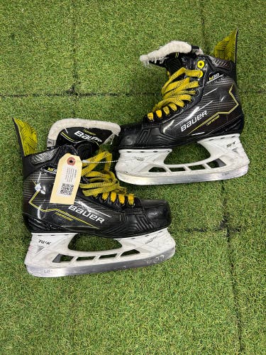 Intermediate Bauer Supreme M30 Hockey Skates Extra Wide Width 6 (Used)