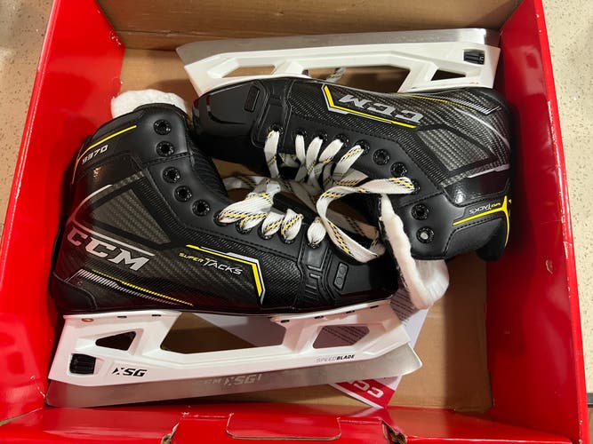 2020 CCM Super Tacks 9370 Hockey Goalie Skates Regular Width 7.5 (New)