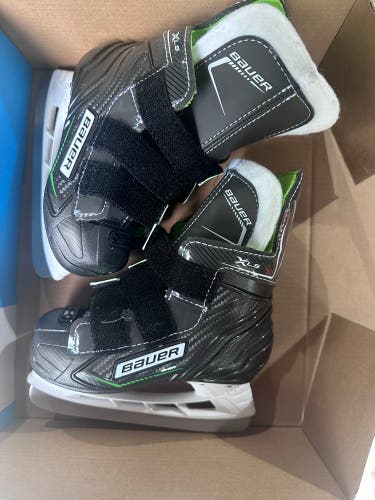 Bauer XLS Hockey Skates Regular Width Youth 6 (New)