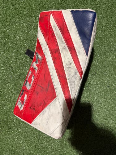 CCM Extreme Flex 5.5 Goalie Blocker Regular | Junior