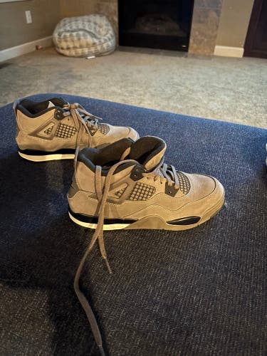 Gray Men's 2.5Y (Big Kids / Youth) Youth Air Jordan Jordan 4 Shoes (Used)