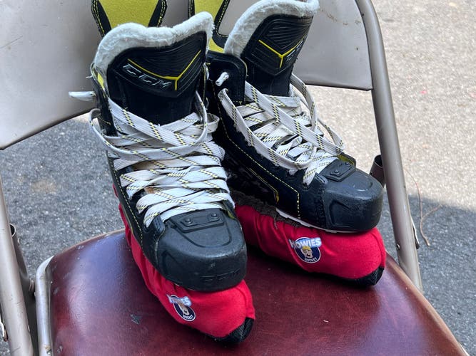 Black/Yellow 2020 CCM Super Tacks 9370 Hockey Skates Regular Width Size 4.5 (Used)