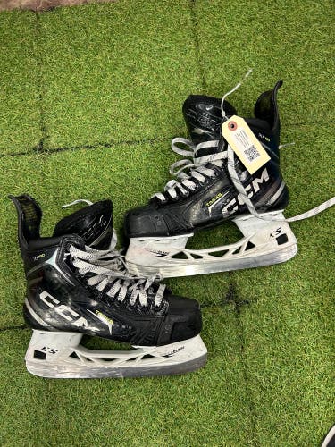 Intermediate CCM Tacks XF 80 Hockey Skates Regular Width 6 (Used)