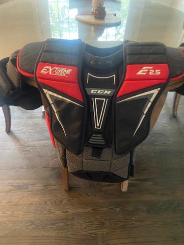 Large CCM Extreme Flex E2.5 Goalie Chest Protector (Used)