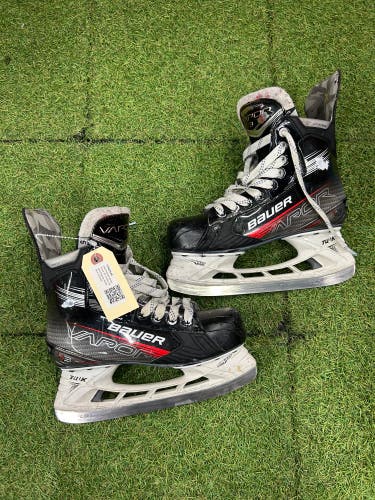 Intermediate Bauer Vapor X3 Hockey Skates Regular Width Size 5 (Used)
