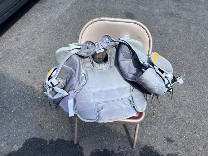 Small 2015 Vaughn Ventus LT68 Goalie Chest Protector (Used)