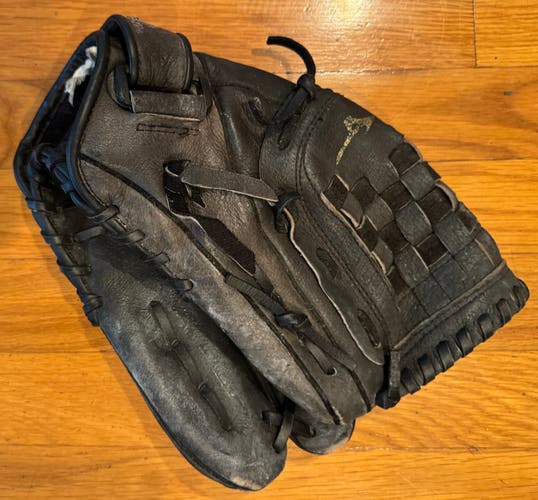 RH Infield Baseball Glove 12" (Used)