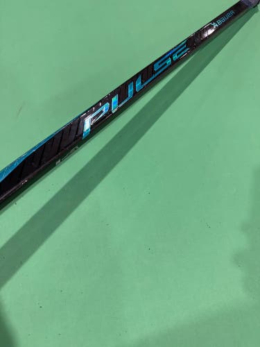 Junior Bauer Pulse Hockey Stick Right Handed P92 30 Flex (Used)