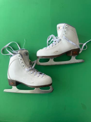 Riedell Figure Skates Junior 3 (Used)