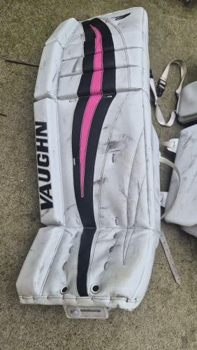 33" Vaughn Velocity V7 Goalie Leg Pads (Used)