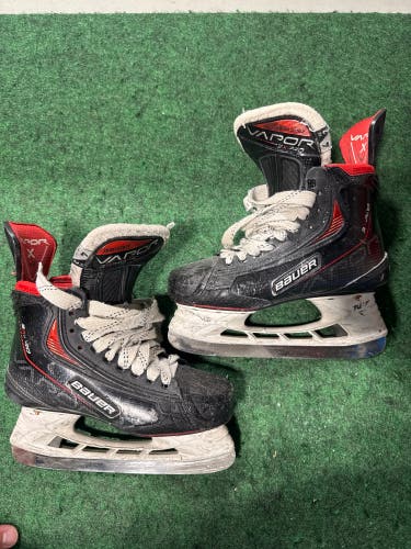 Intermediate Bauer Vapor 3X Pro Hockey Skates (Fit 2) Size 4 (Used)
