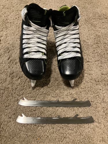 Bauer Elite Junior Goalie Skates – Size 2.5 D – Extra Steel