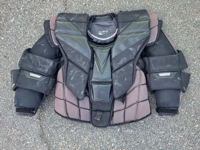 Senior Large Bauer Vapor Hyperlite Goalie Chest Protector