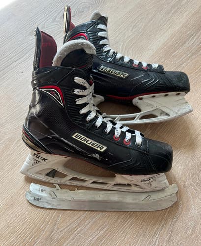 Black 2017 Bauer Vapor X900 Hockey Skates Regular Width 9.5 (Used)