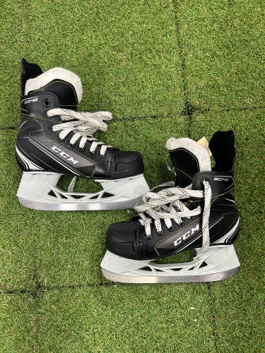 Junior CCM Tacks 9040 Hockey Skates Regular Width Size 1 (Used)