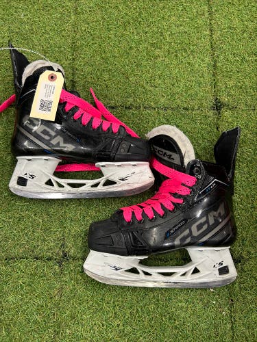 Intermediate CCM JetSpeed FT675 Hockey Skates Size 4.5 | CCM Regular Fit (Used)