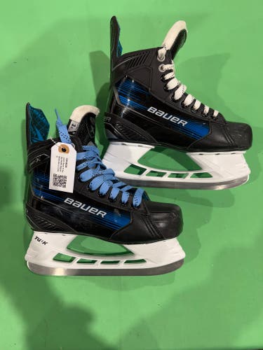 Junior Bauer X Hockey Skates Regular Width Size 3.5 (Used)