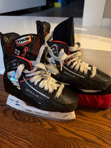 2023 True HZRDUS 9x Hockey Skates Size 3 (Used)