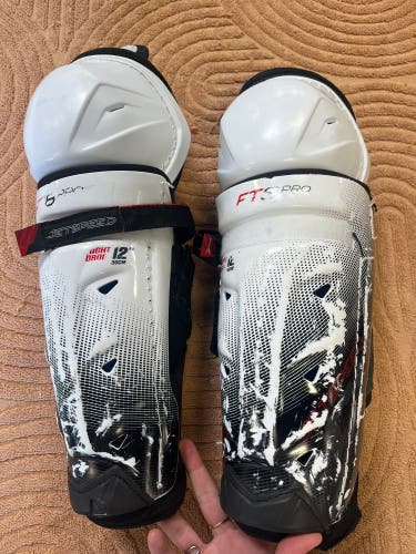 Junior CCM Jetspeed FT8 Pro Shin Pads 12" (Used)