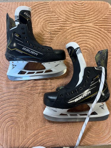 Intermediate Bauer Supreme M40 Hockey Skates 6.5 (New)