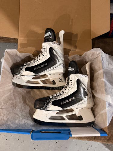 Bauer Vapor Flylite LE Hockey Skates Regular Width 7 (Used)
