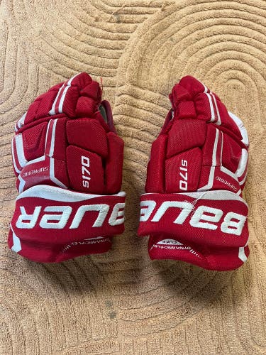 Red Junior Bauer Supreme S170 Gloves 11" (Used)