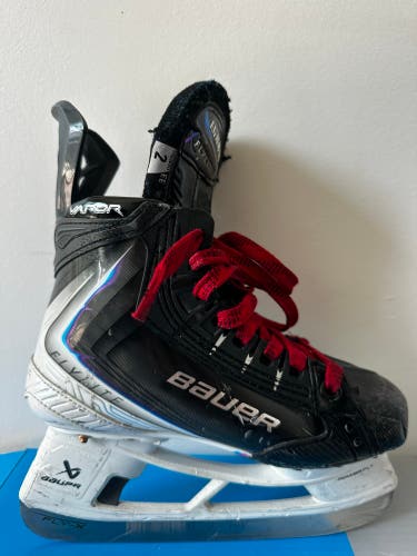 2025 Junior Bauer Vapor Flylite Hockey Skates- Extra Wide Width Size 2 (Used)