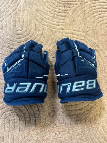Blue Junior Bauer Supreme 3S Pro Gloves 11" (Used)