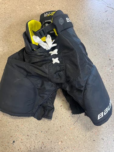 Black Youth Large Bauer Supreme Ultrasonic Hockey Pants (Used)