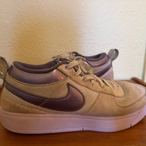 Men's Size M 10.0 (W 11.0) Nike Shoes (Used)