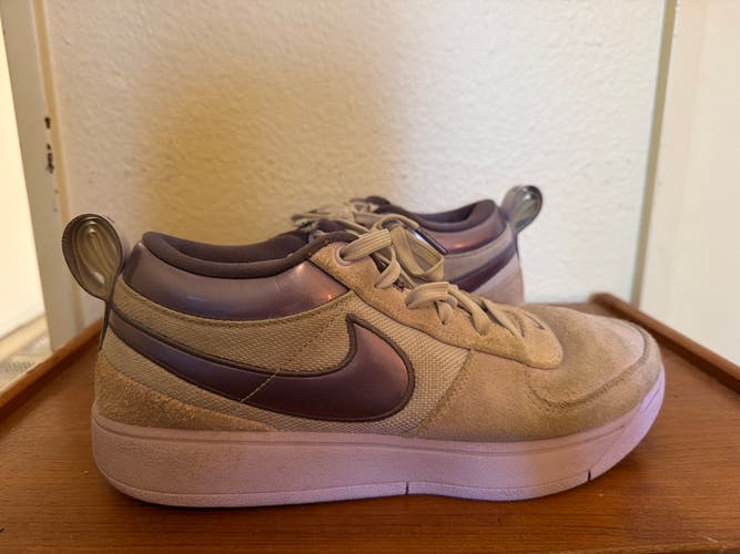 Men's Size M 10.0 (W 11.0) Nike Shoes (Used)