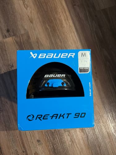 Medium Bauer Re-Akt 90 Helmet (New)