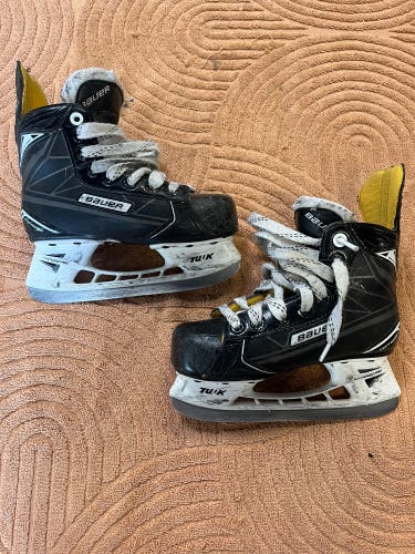 Youth Bauer Supreme Ignite Pro Hockey Skates Regular Width 13.5 (Used)