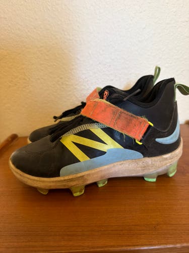 Black Kid's 5Y (Big Kids / Youth) Youth New Balance High Top Molded Cleats (Used)